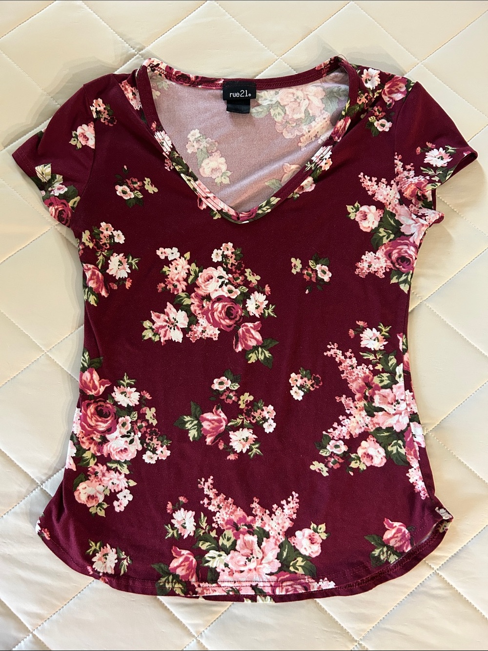 rue21 Burgundy Floral V-Neck Short Sleeve Tee